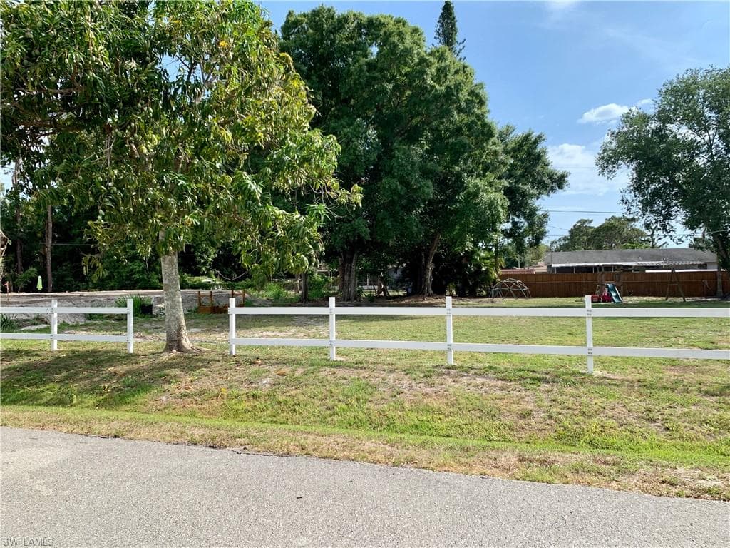 19078 Evergreen RD FORT MYERS, FL 33967