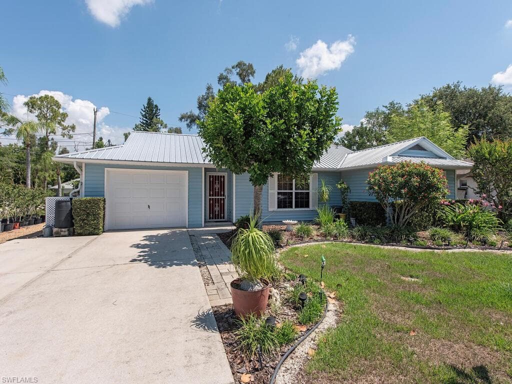 9049 Shaddock RD W FORT MYERS, FL 33967