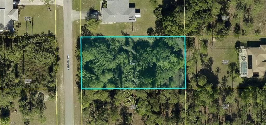 818 Canton AVE LEHIGH ACRES, FL 33972