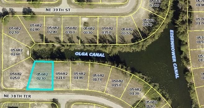 807 NE 38th TER CAPE CORAL, FL 33909