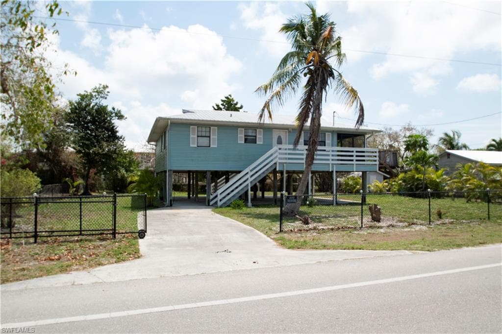 274 Smallwood DR CHOKOLOSKEE, FL 34138