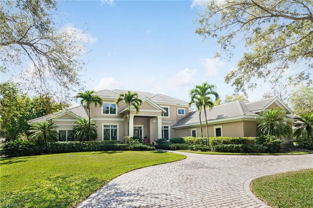 4724 POND APPLE DR N NAPLES, FL 34119