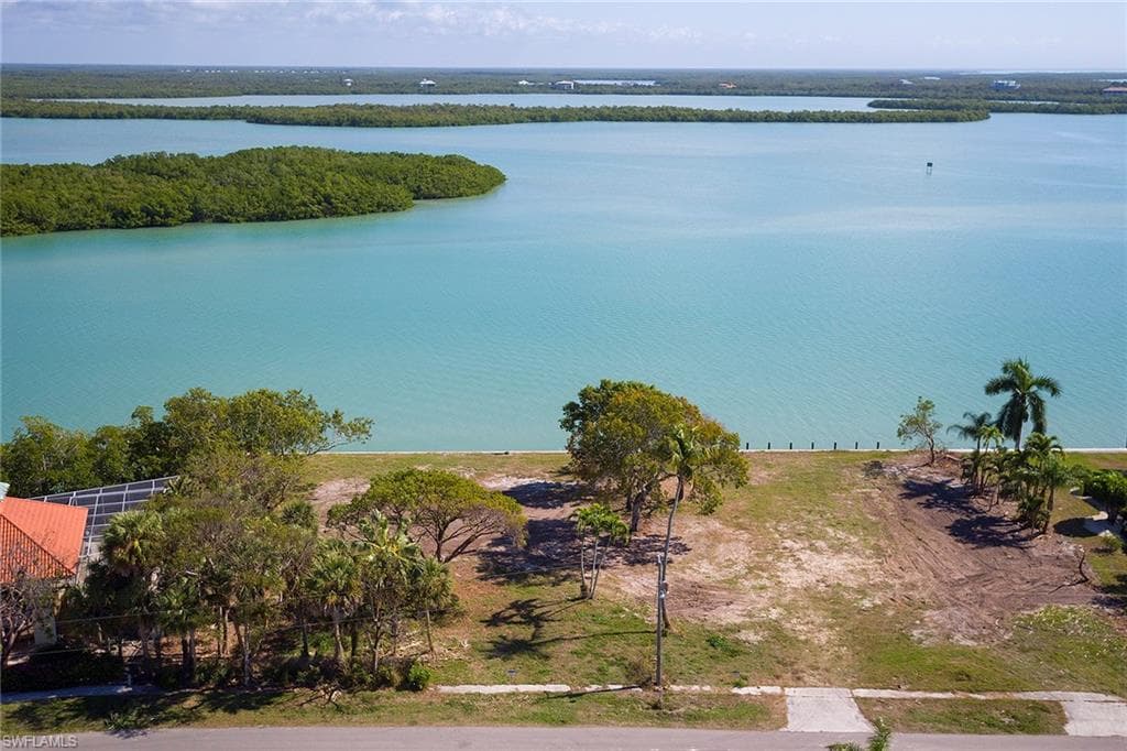 945 Caxambas DR MARCO ISLAND, FL 34145