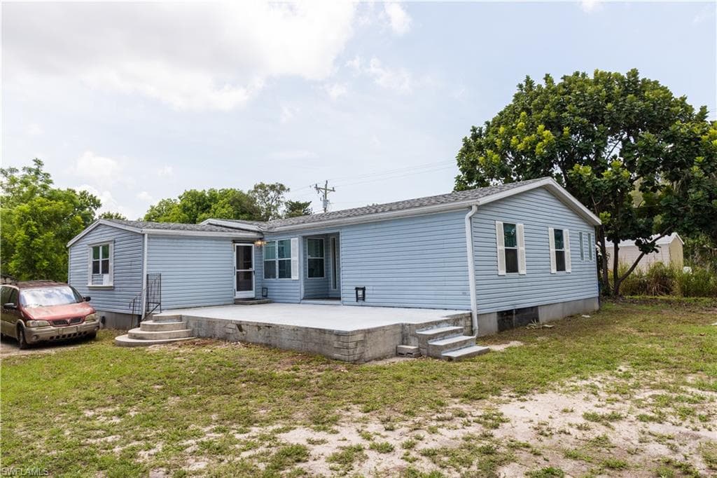 8116 Everhart DR NORTH FORT MYERS, FL 33917
