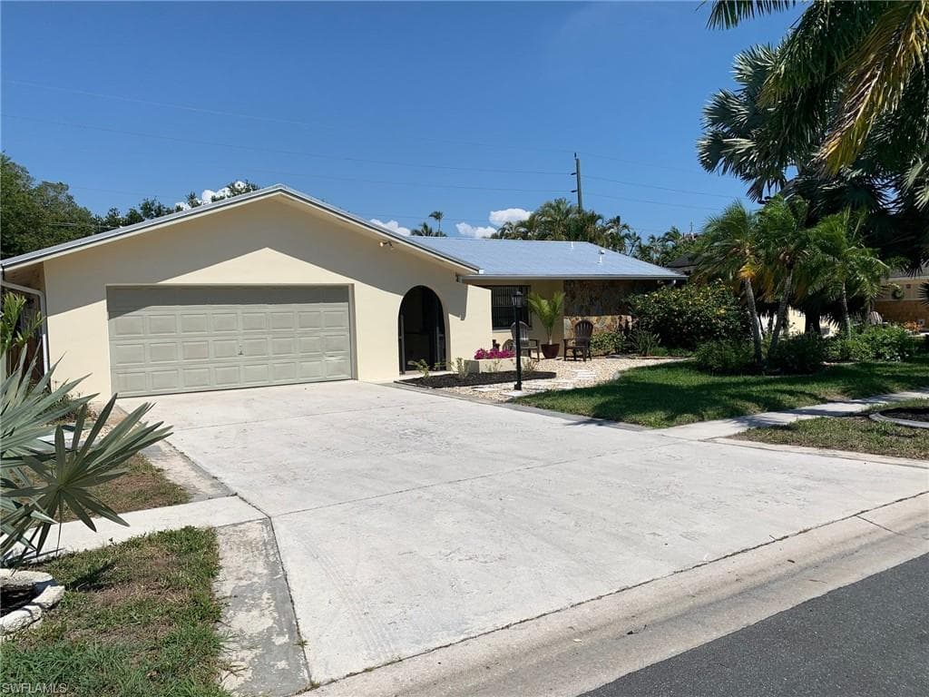 6996 Essex DR FORT MYERS, FL 33919