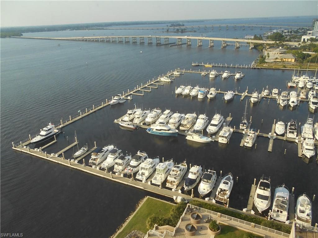 2104 W 1st ST 2004 FORT MYERS, FL 33901