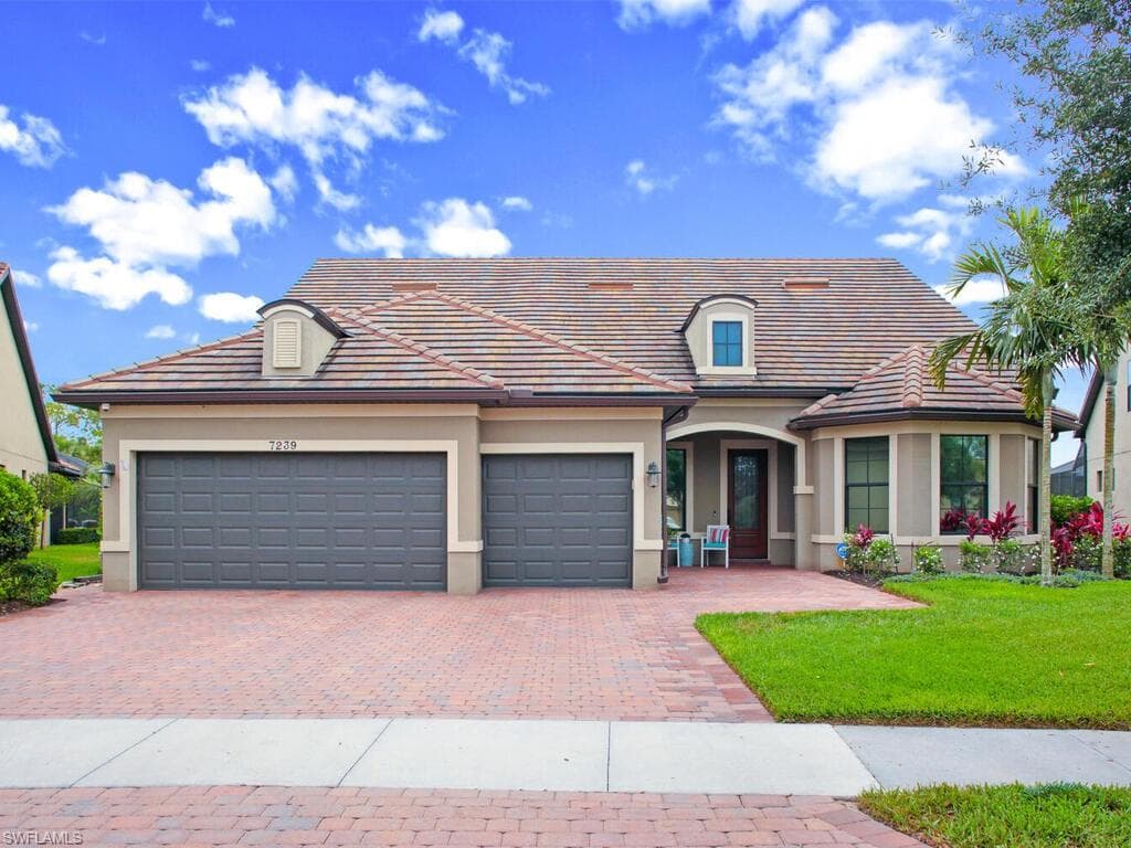 7239 Live Oak DR NAPLES, FL 34114