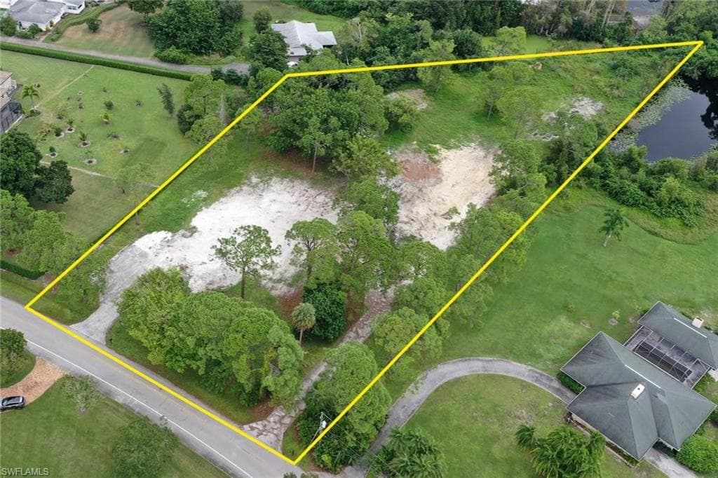 120 East AVE NAPLES, FL 34108
