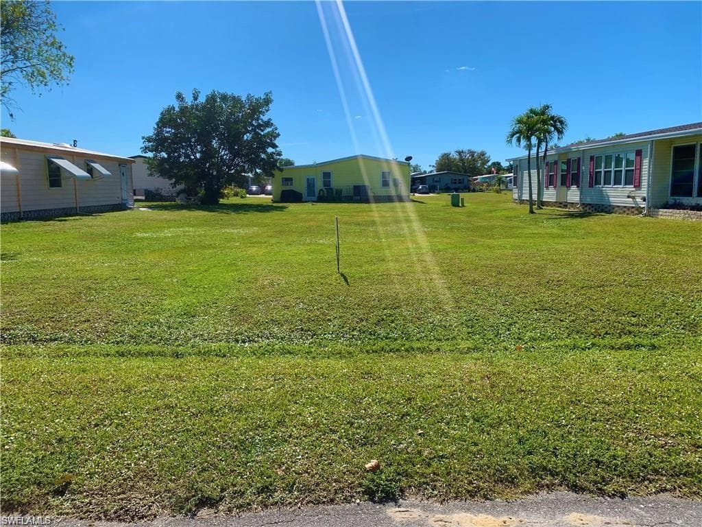 260 Ocean Reef LN NAPLES, FL 34114