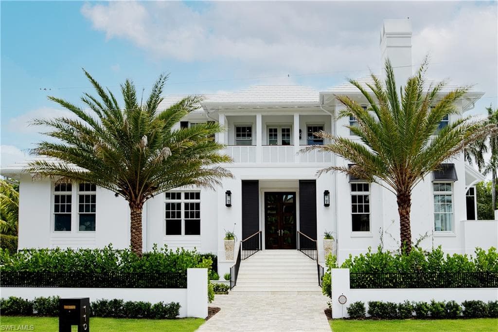 110 GULF SHORE BLVD N NAPLES, FL 34102
