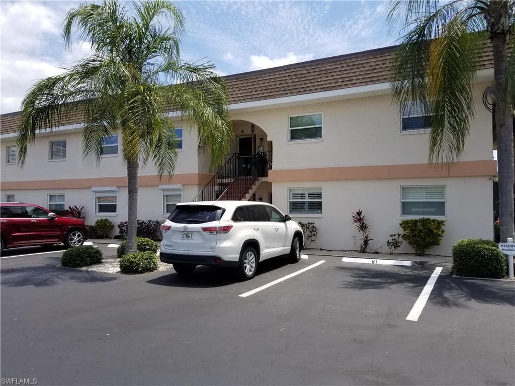 828 Victoria DR B1 CAPE CORAL, FL 33904