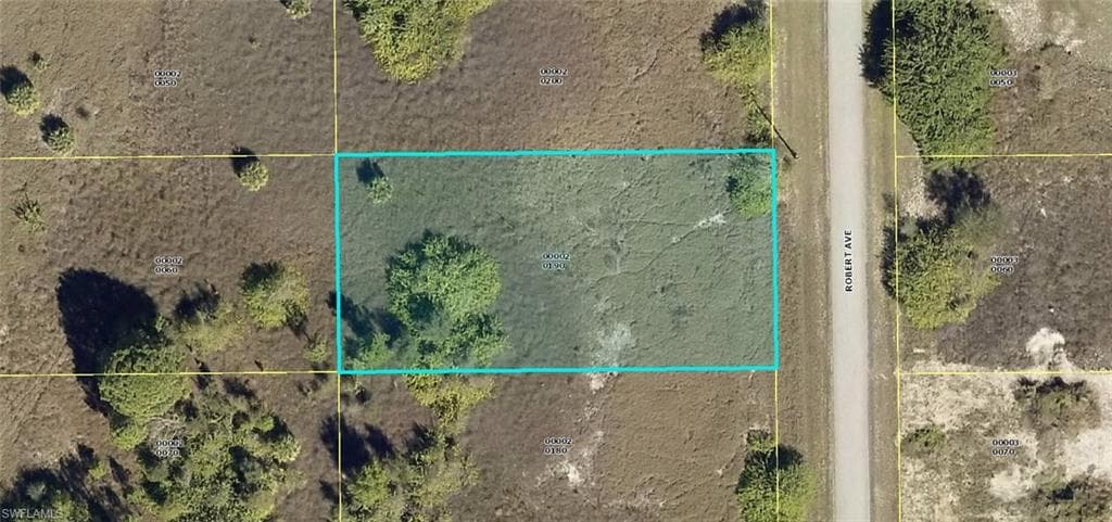 1613 Robert AVE LEHIGH ACRES, FL 33972