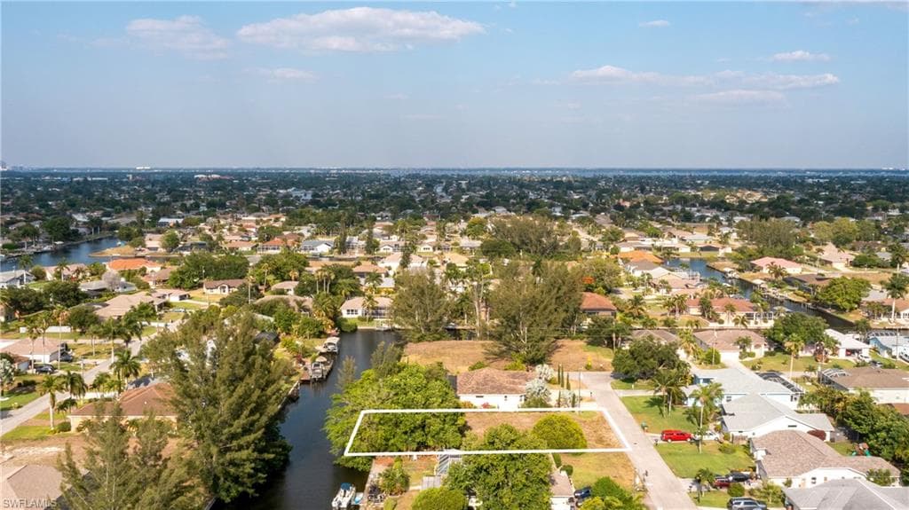 415 SE 29th TER CAPE CORAL, FL 33904