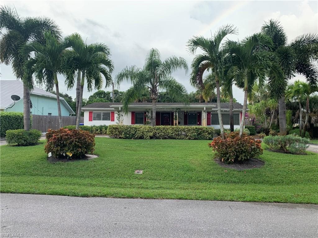 1363 11th CT N NAPLES, FL 34102