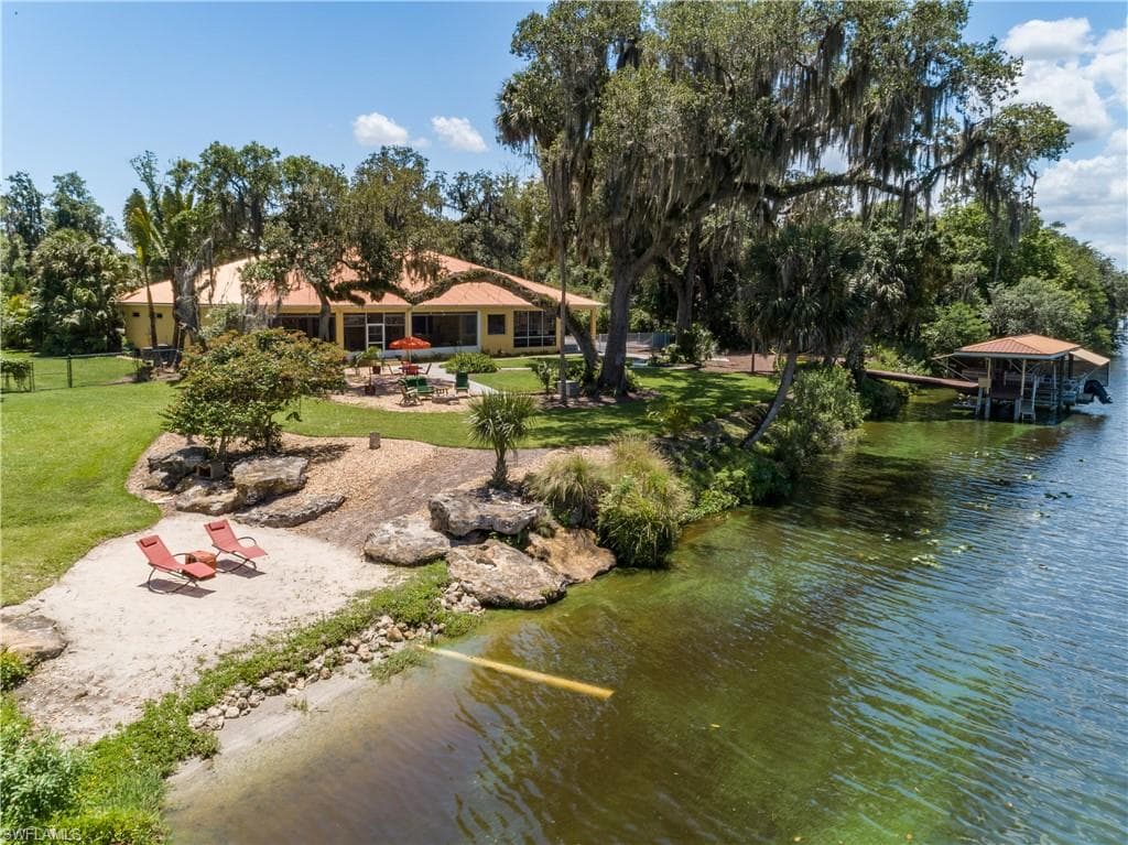 2160 Cj LN LABELLE, FL 33935