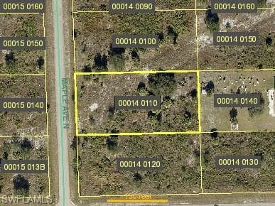 902 Maple AVE N LEHIGH ACRES, FL 33972