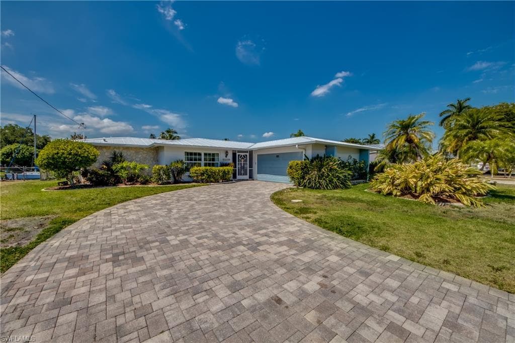 1649 Swan TER NORTH FORT MYERS, FL 33903