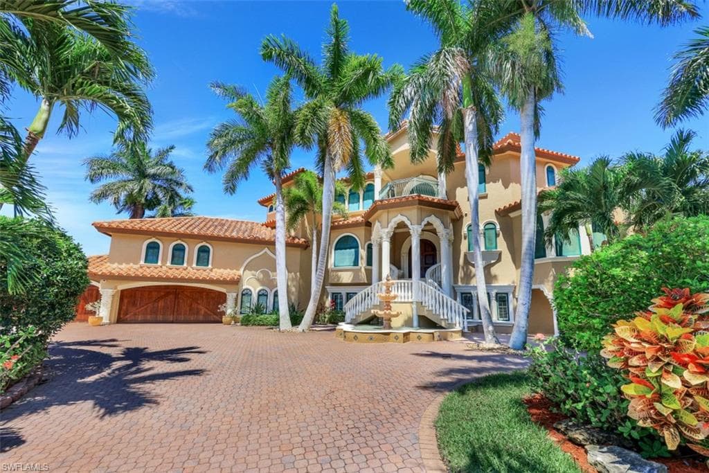 5649 Riverside DR CAPE CORAL, FL 33904