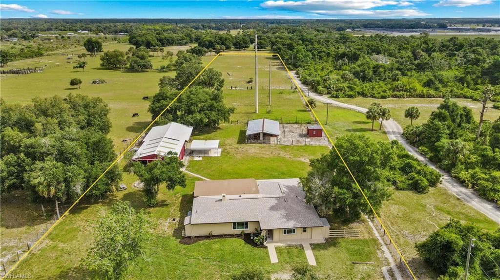 22101 Luckey Lee LN ALVA, FL 33920