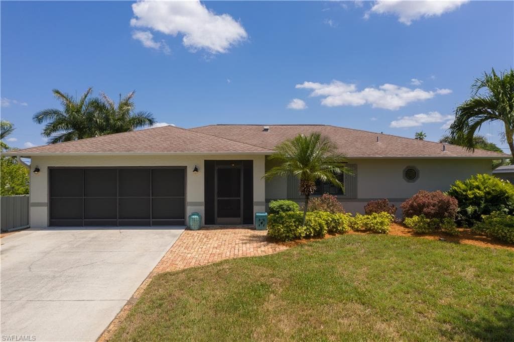 1033 Ione DR FORT MYERS, FL 33919