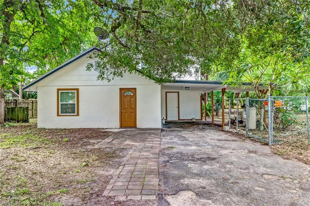 2208 Williams DR FORT MYERS, FL 33901
