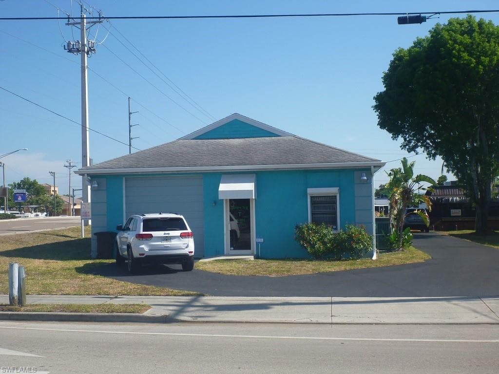 1601 SE 46th LN CAPE CORAL, FL 33904