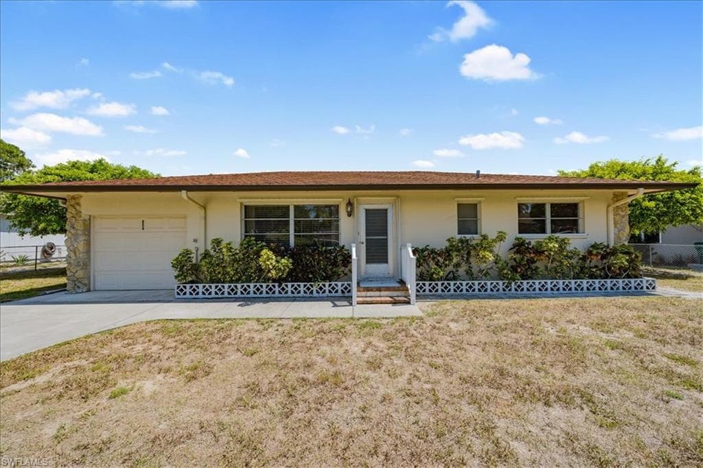 854 101st AVE N NAPLES, FL 34108