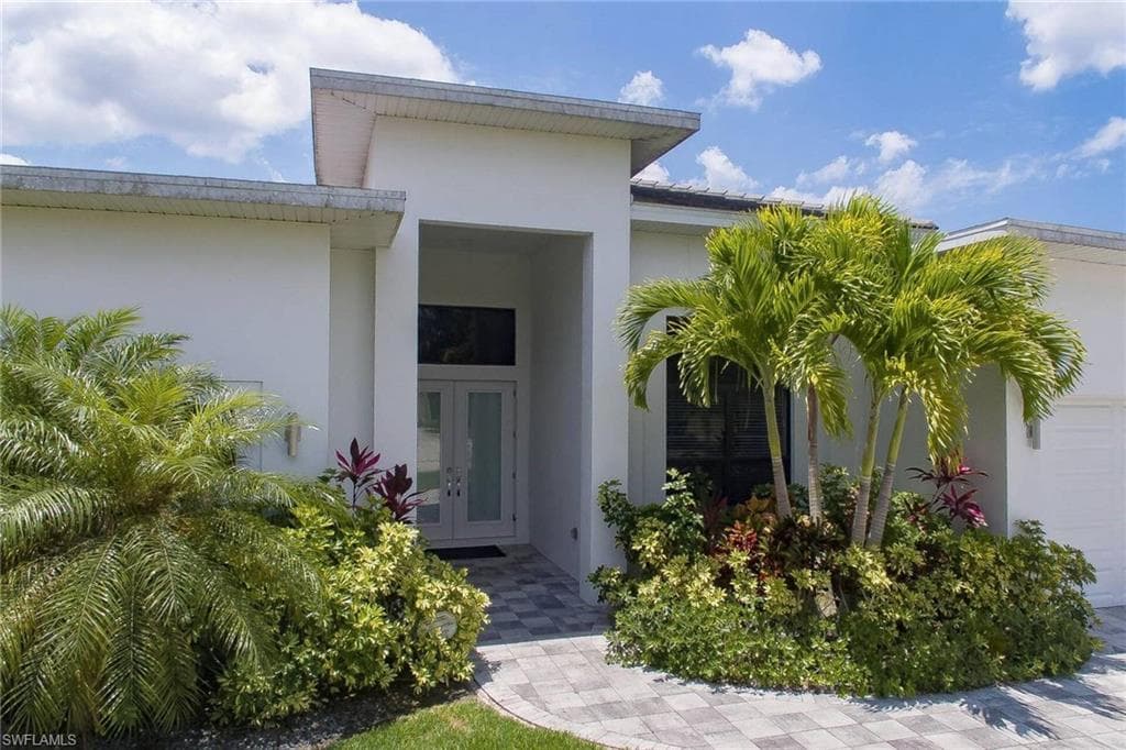 1722 SW 40th TER CAPE CORAL, FL 33914