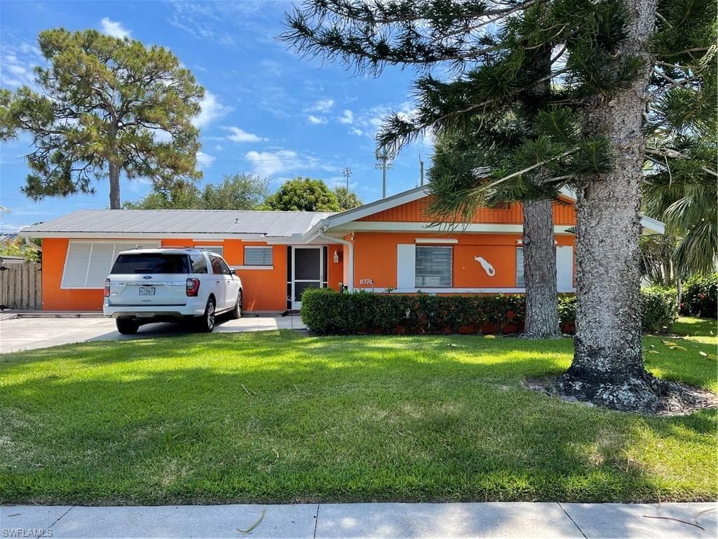 1074 22nd AVE N NAPLES, FL 34103