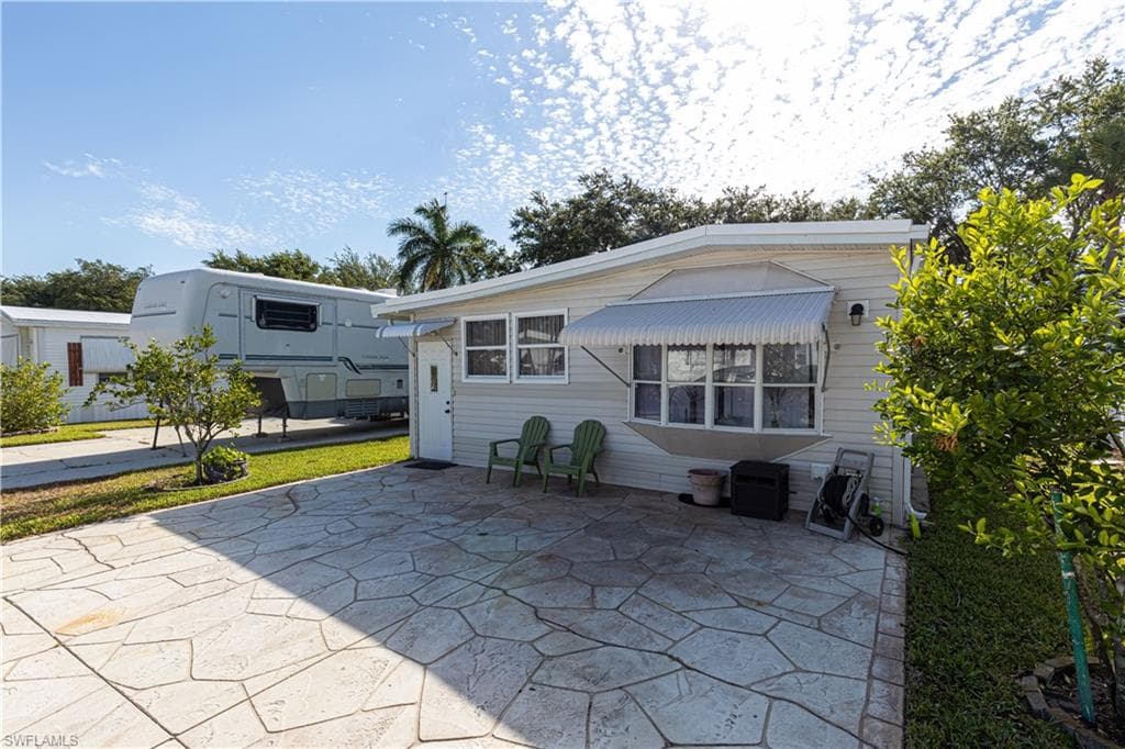 10 Bass LN 10 NAPLES, FL 34114