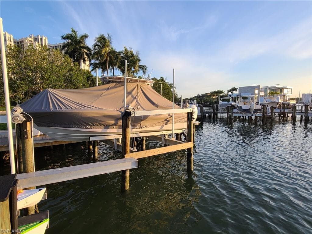 4090 Gulf Shore BLVD N NAPLES, FL 34103