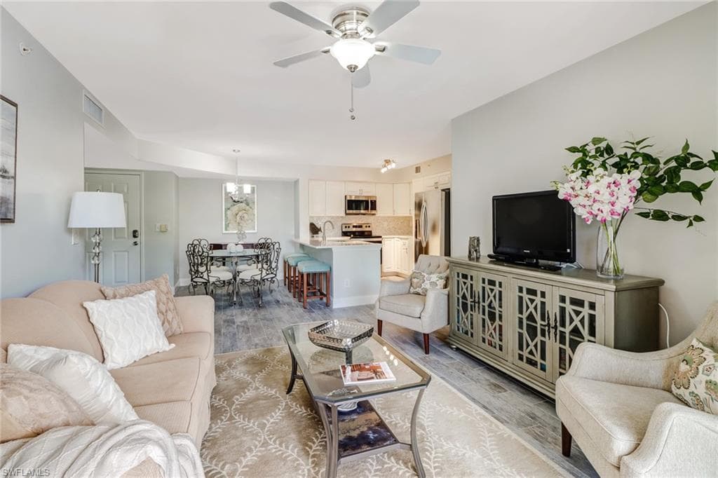 1250 Wildwood Lakes BLVD 205 NAPLES, FL 34104