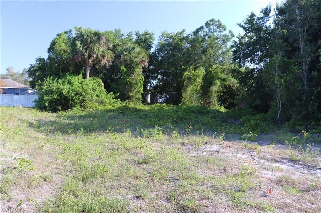 2705 52nd ST SW LEHIGH ACRES, FL 33976