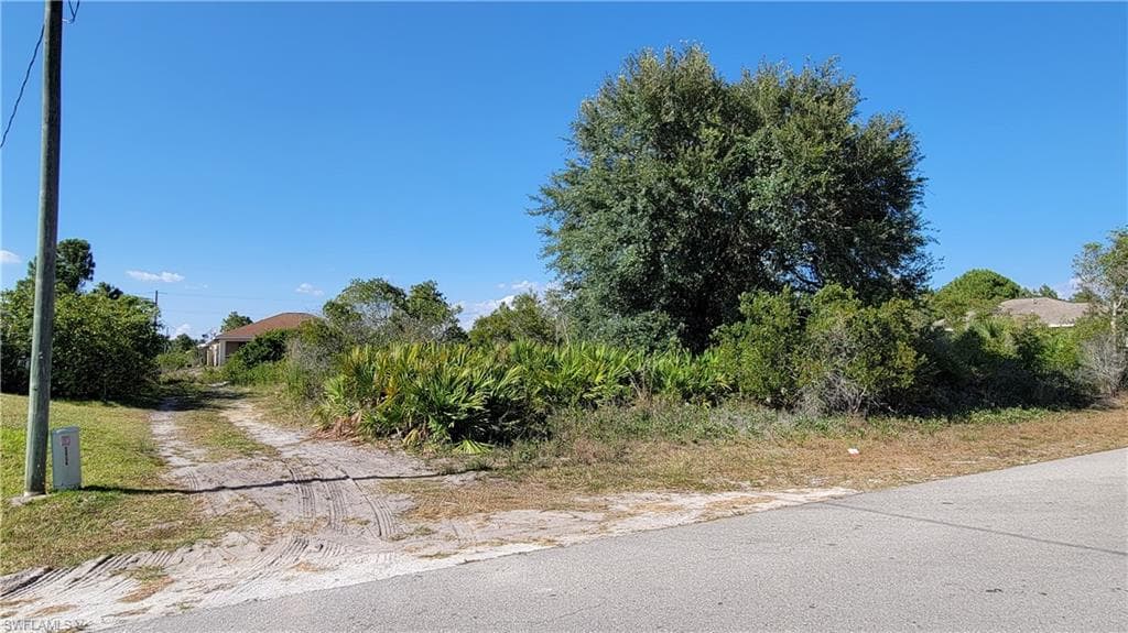2916 42nd ST W LEHIGH ACRES, FL 33971