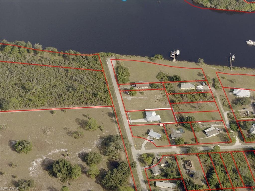 1525 Linwood AVE ALVA, FL 33920
