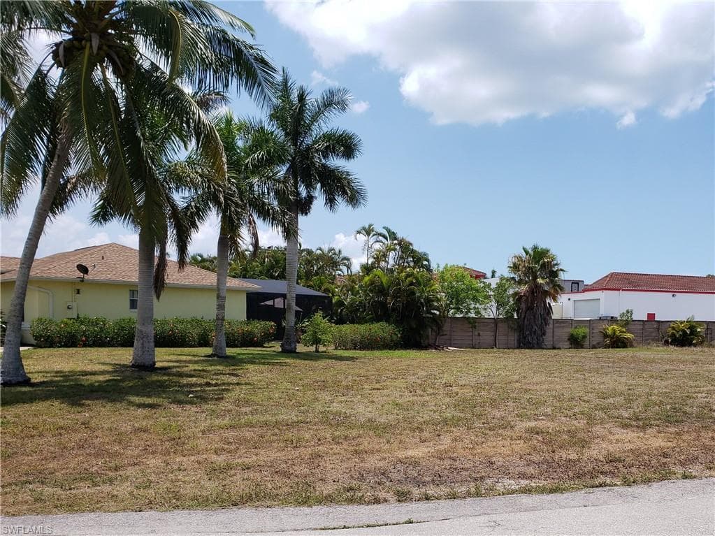 1717 Bahama AVE MARCO ISLAND, FL 34145