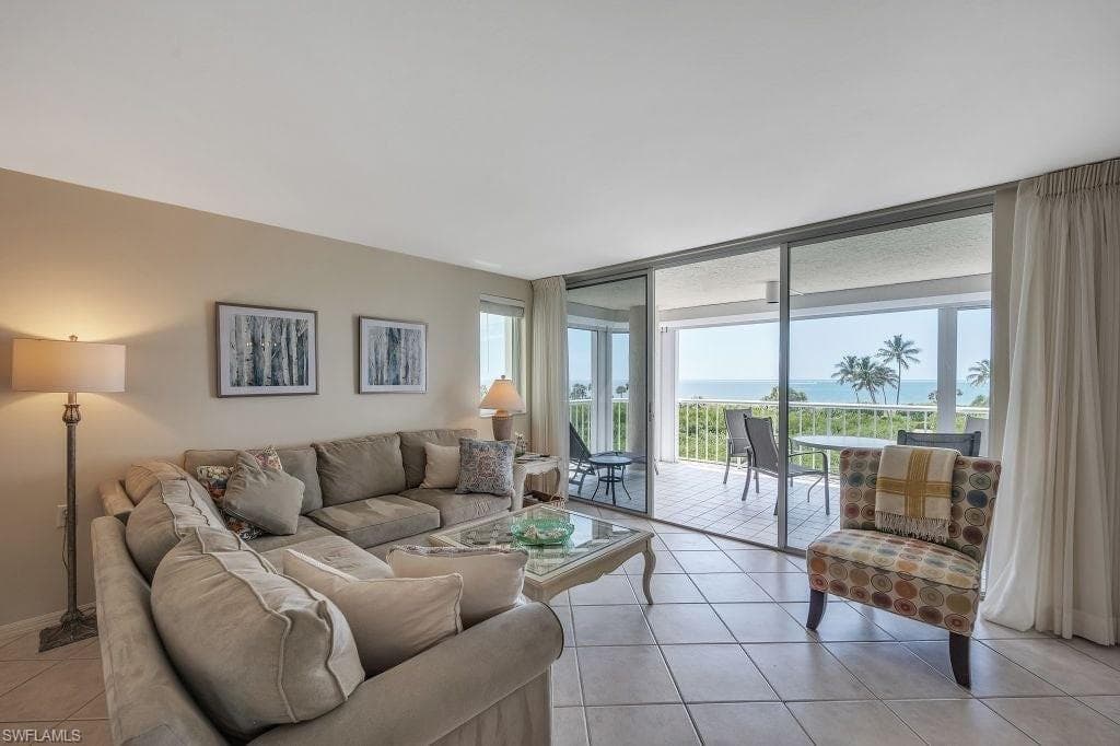 50 Seagate DR 302B NAPLES, FL 34103