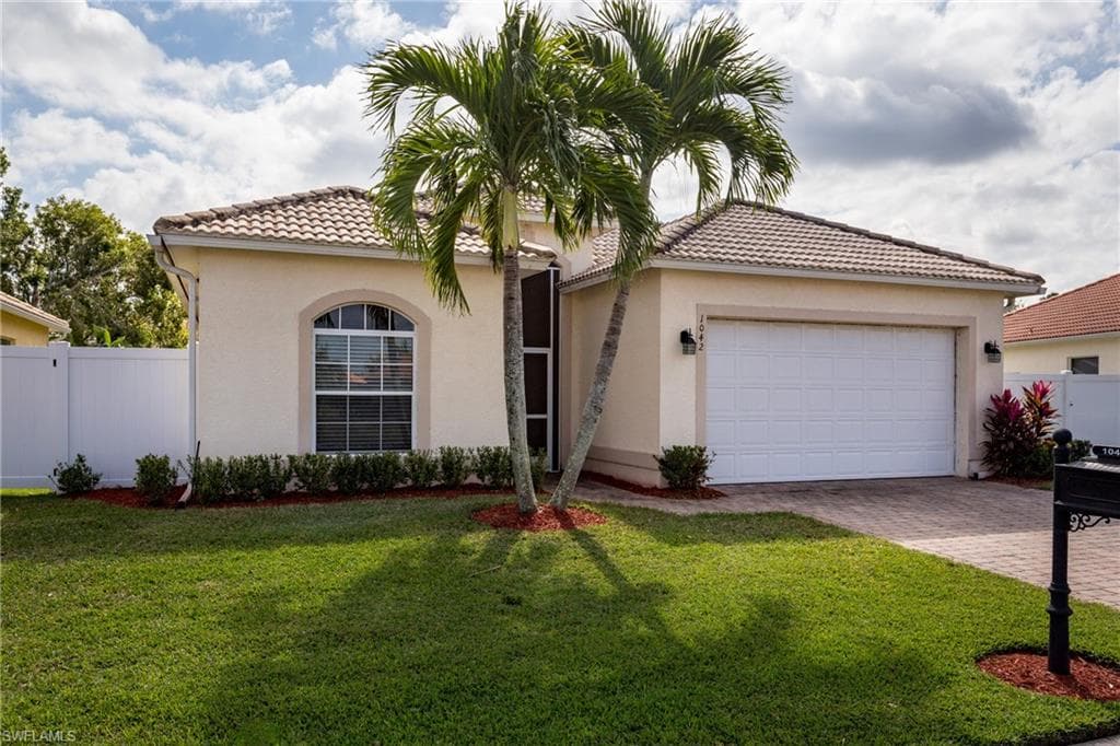 1042 Jardin DR NAPLES, FL 34104