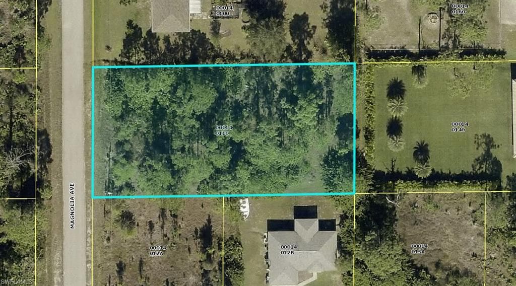 902 Magnolia AVE LEHIGH ACRES, FL 33972