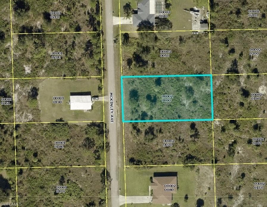 812 Mckinley AVE LEHIGH ACRES, FL 33972