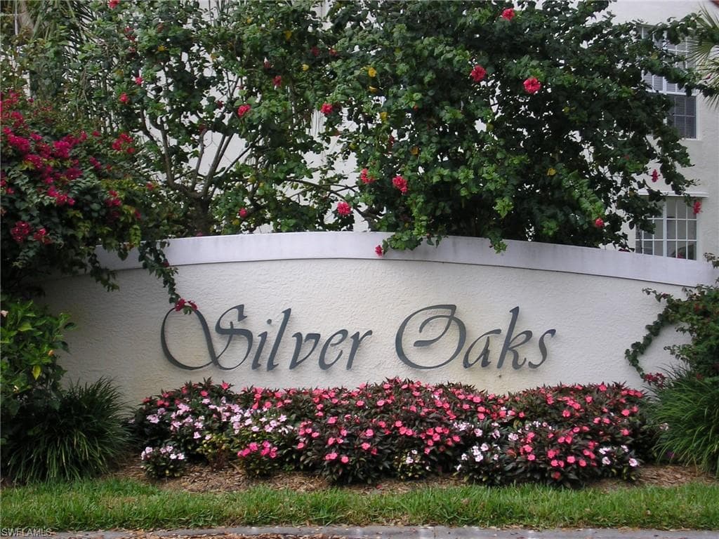 73 SILVER OAKS CIR 10203 NAPLES, FL 34119