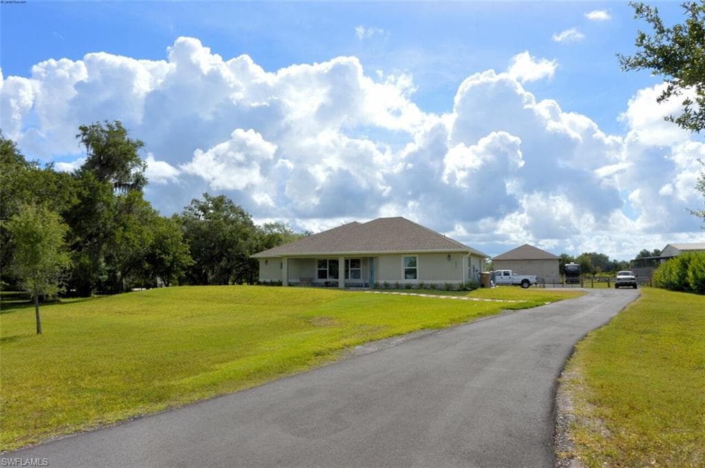 2041 Rialto WAY ALVA, FL 33920