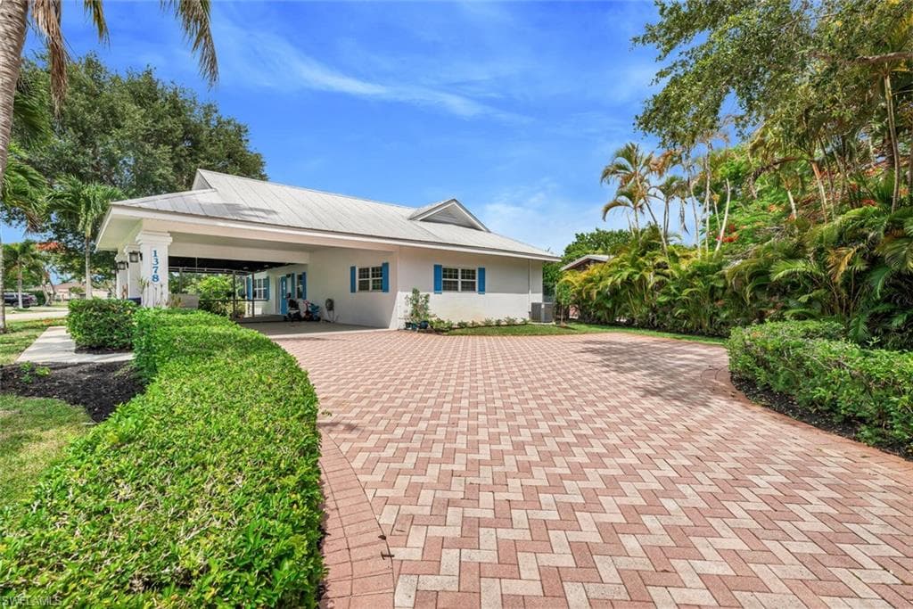 1378 11th CT N NAPLES, FL 34102