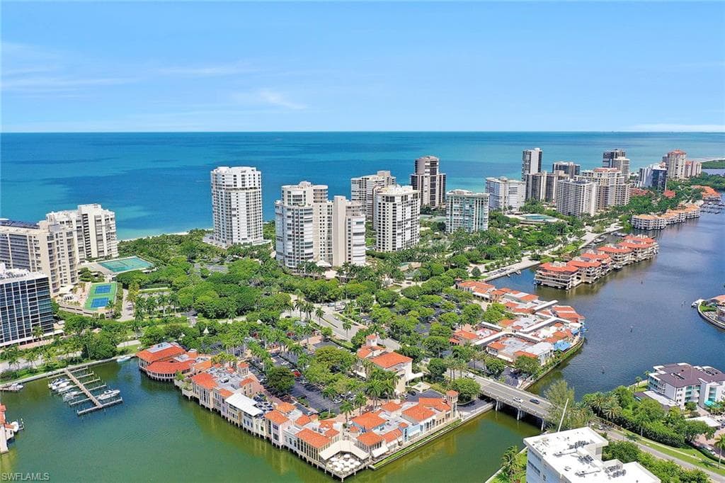3888 CRAYTON RD NAPLES, FL 34103