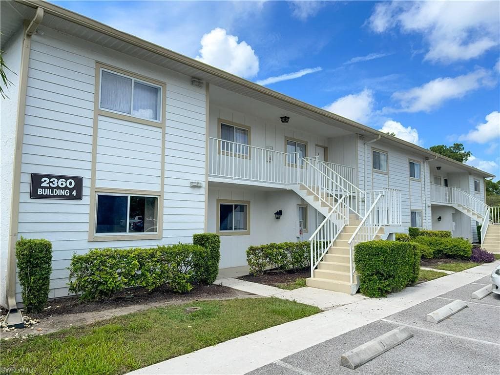 2360 Naples Trace CIR 4-406 NAPLES, FL 34109