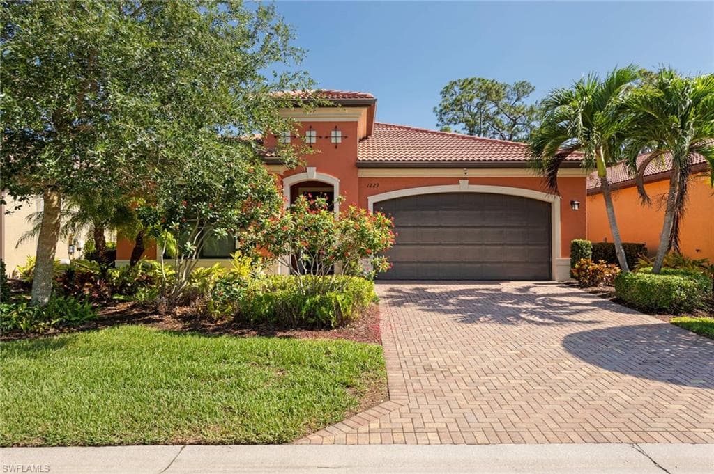 1229 Manado DR NAPLES, FL 34113