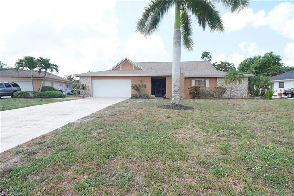 70 Thorncrest LN NAPLES, FL 34113