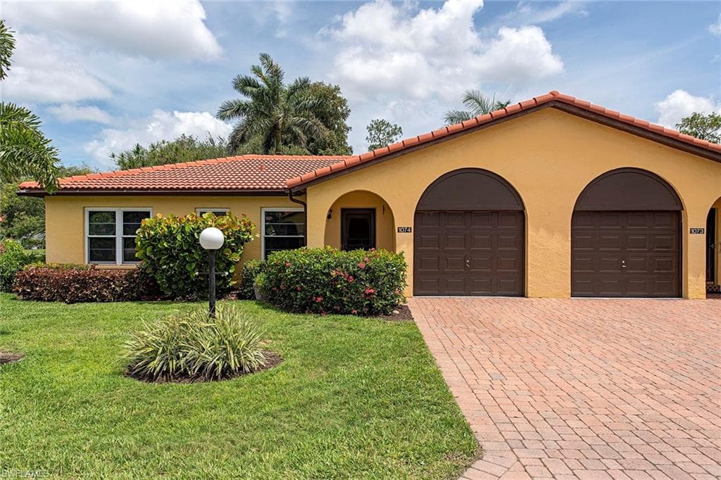 1074 Forest Lakes DR 2-A NAPLES, FL 34105
