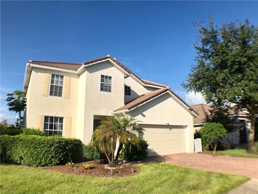 2033 Fairmont LN NAPLES, FL 34120