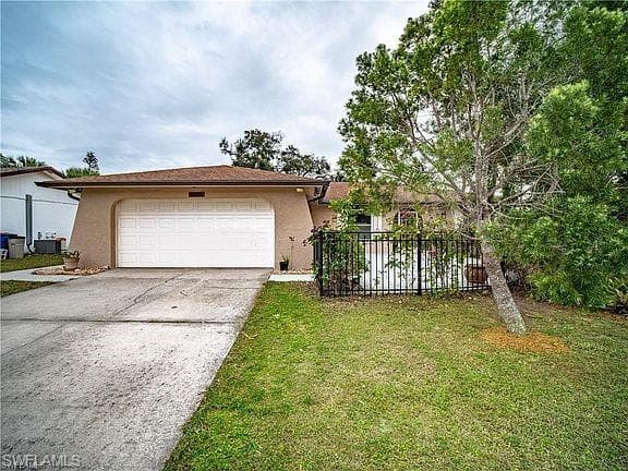 1355 Torreya CIR NORTH FORT MYERS, FL 33917